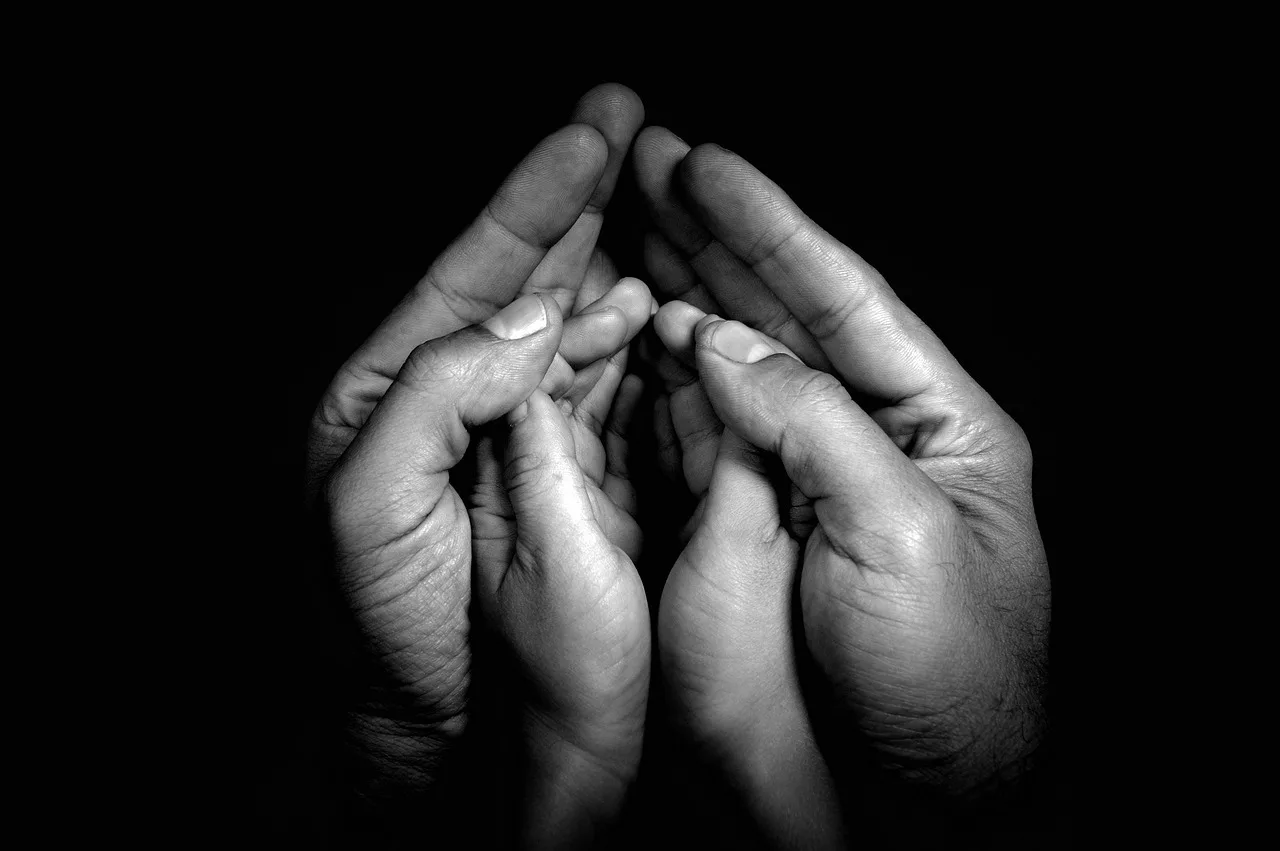A family gathering to discuss and support each other after a dementia diagnosis.